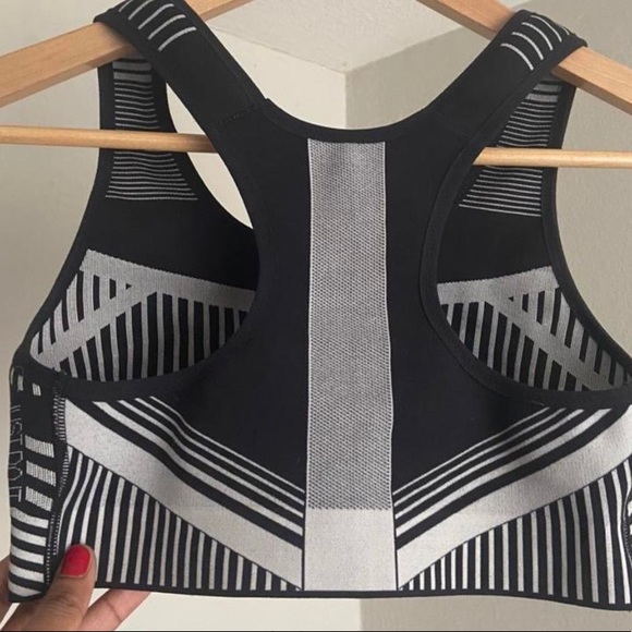 NIKE FLYKNIT BRA - High support sports bra - Picture 2 of 3